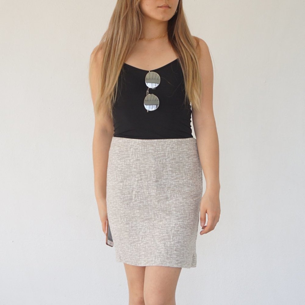 Banana Republic tweed pattern skirt size 4